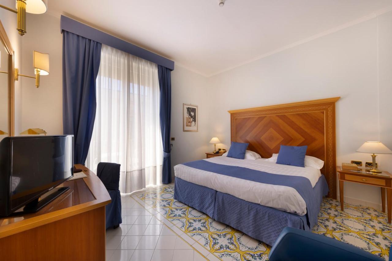 Hotel Continental Sorrento Esterno foto