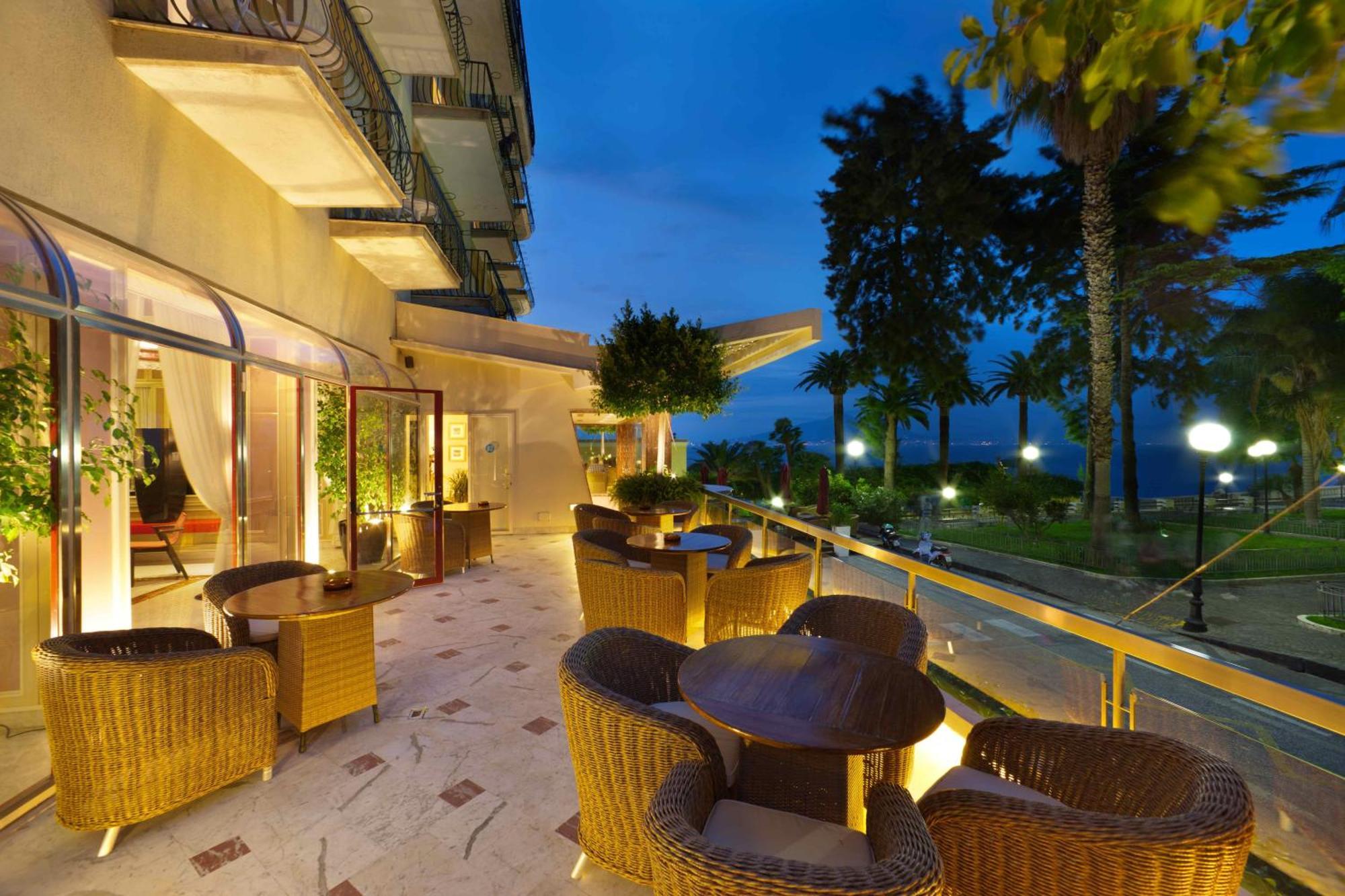 Hotel Continental Sorrento Esterno foto
