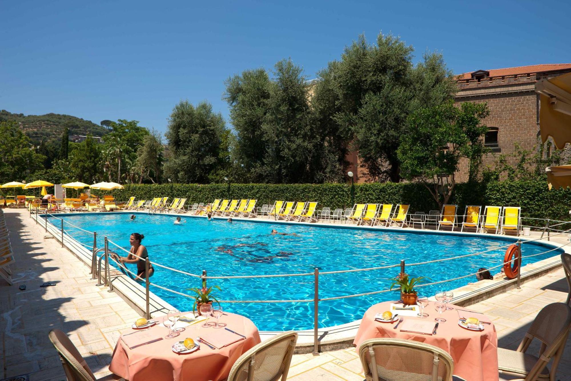 Hotel Continental Sorrento Esterno foto